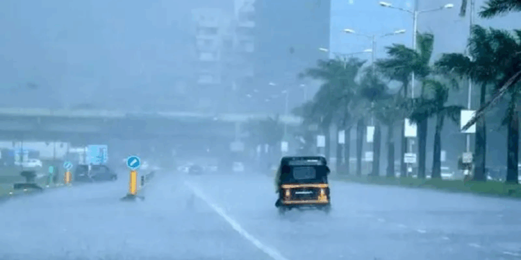 पश्चिम महाराष्ट्रात पावसाचा जोर कमी; विदर्भात सतर्कतेचा इशारा, धरणांमधून विसर्ग घटला