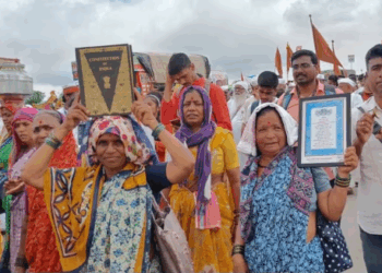 यांना संविधान आणि समता दोन्हीही खुपत आहेत