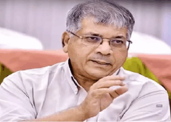 अॅड. प्रकाश आंबेडकरांचा काँग्रेसवर गंभीर आरोप; अनुसूचित जातींच्या बनावट सर्वेक्षणाचा कट 