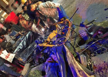 पुण्याजवळ वेद विहार समोर भीषण अपघात; रिक्षा चालकाची थरारक सुटका