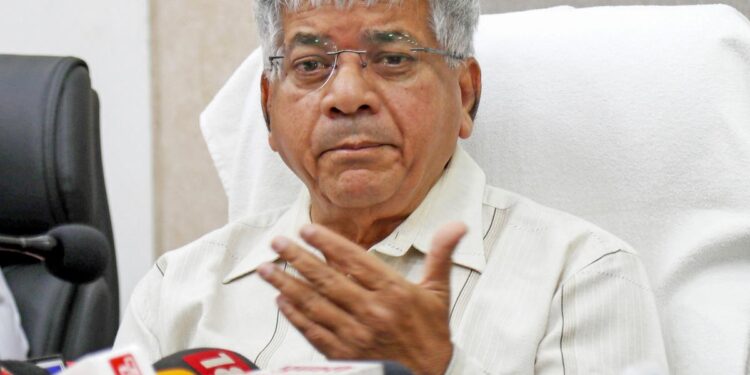 देशात सर्वसमावेशक राजकीय नेतृत्वाची वानवा; ॲड. प्रकाश आंबेडकर यांची टीका