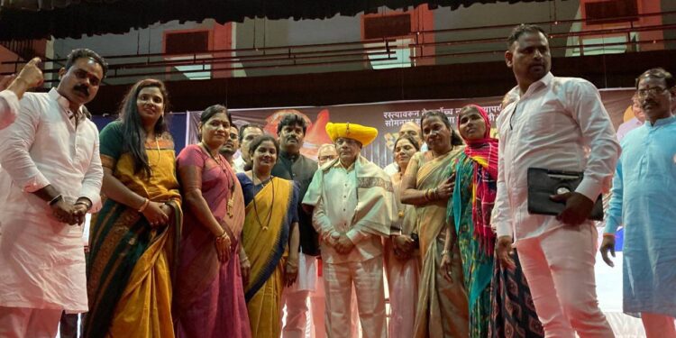 पुणे : सोमनाथ सूर्यवंशीला न्याय मिळवून दिल्याबद्दल ॲड. बाळासाहेब आंबेडकर यांचा वडार समाजातर्फे सत्कार