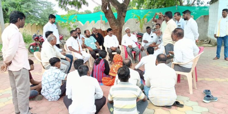 वडुले येथे शेतकऱ्याची आत्महत्या; किसन चव्हाण यांची सांत्वनपर भेट!