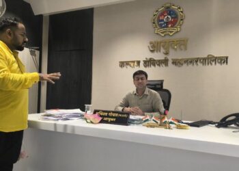 डोंबिवली मनपाच्या सोशल मीडियावर भाजपचा प्रचार, सम्यक विद्यार्थी आंदोलनाने मनपा आयुक्तांना दिले कमळ!