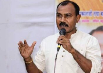 मग आम्ही बी टीम कसे? ‘मतचोरी’च्या आरोपांवरून वंचित बहुजन आघाडीचा काँग्रेसवर हल्लाबोल; ‘कोर्टात जाण्याची हिंमत का नाही?’