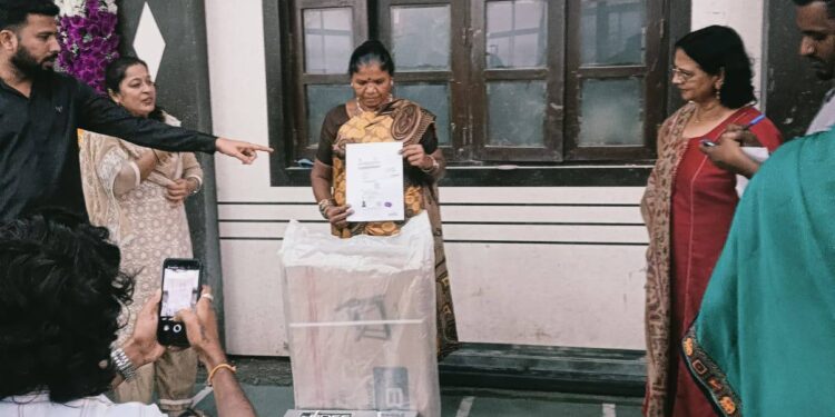 वंचित बहुजन आघाडीच्या आंदोलनानंतर महिलांना स्वयंपूर्ण रोजगारासाठी साहित्य वाटप