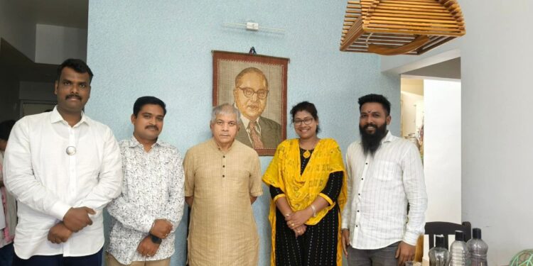 घाबरू नका मी तुमच्यासोबत!  कार्यकर्त्यांना बाळासाहेब आंबेडकर यांचा संदेश!