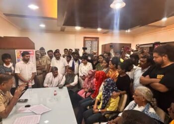 कोथरूड पोलीस प्रकरण : पोलिसांच्या अन्यायाविरोधात लढणाऱ्या मुलींसोबत आम्ही ठामपणे उभे आहोत – अंजलीताई आंबेडकर