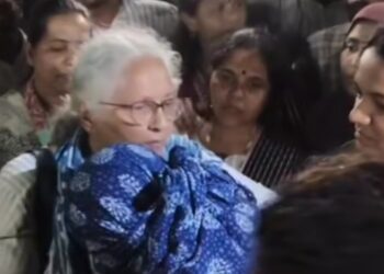 पुणे पोलिसांच्या मारहाणीच्या निषेधार्थ वंचित आक्रमक; अंजलीताई आणि सुजात आंबेडकर यांच्या नेतृत्वाखाली आंदोलन