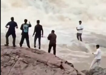 रील शूट करताना मोठी दुर्घटना; ओडिशातील तरुण यूट्यूबर धबधब्याच्या प्रवाहात वाहून गेला‎