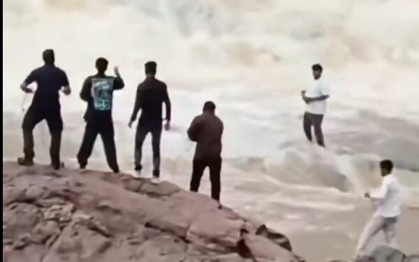 रील शूट करताना मोठी दुर्घटना; ओडिशातील तरुण यूट्यूबर धबधब्याच्या प्रवाहात वाहून गेला