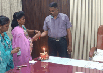 तिवसा येथे वंचित बहुजन महिला आघाडीकडून पोलिसांना राखी बांधून कर्तव्याची जाणीव