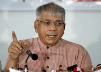 पुण्यात दलित मुलींच्या छळाची तक्रार घेण्यास पोलिसांची टाळाटाळ: प्रकाश आंबेडकर आक्रमक ; पुणे पोलिसांना फोनवरूनच दिला निर्वाणीचा इशारा