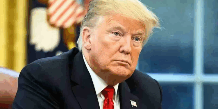 डोनाल्ड ट्रम्प यांच्या व्हिएतनाममधील व्यावसायिक हितसंबंधांवर आणि व्यापार करारावर प्रश्नचिन्ह