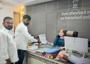 पवनचक्की कंपन्यांकडून शेतकऱ्यांची फसवणूक; वंचित बहुजन आघाडीचे जिल्हाधिकाऱ्यांकडे कारवाईची मागणी