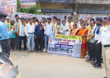 यशोदा नगर रस्त्यावरील खड्ड्यांविरोधात वंचित बहुजन आघाडीचे आंदोलन