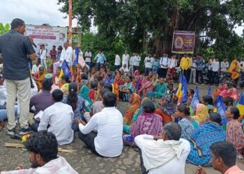 पूर्णा येथे वंचित बहुजन युवा आघाडीचे रस्ता रोको आंदोलन