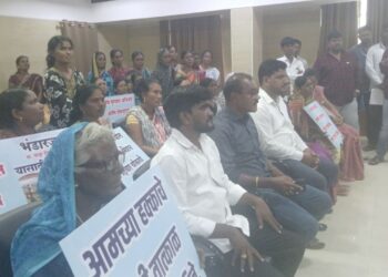 पातूर तालुक्यातील जल जीवन मिशन योजनेत भ्रष्टाचार; जिल्हा परिषदेवर महिलांचा घागर मोर्चा