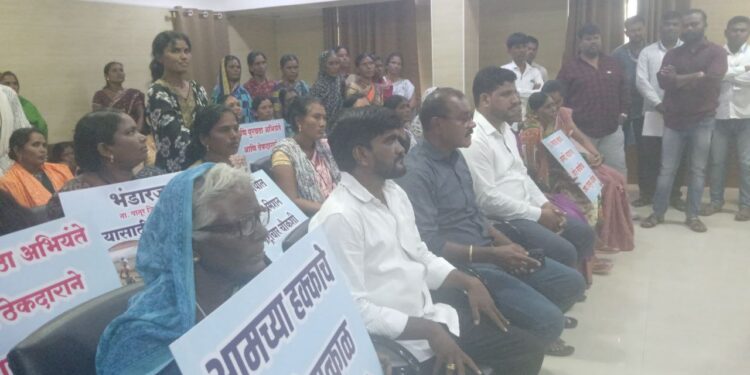 पातूर तालुक्यातील जल जीवन मिशन योजनेत भ्रष्टाचार; जिल्हा परिषदेवर महिलांचा घागर मोर्चा