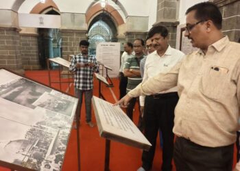 मुंबईत डॉ. बाबासाहेब आंबेडकरांचे नातू भीमराव आंबेडकर यांनी आजोबांच्या शाळेला दिली भेट