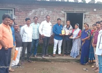 विद्युत सहाय्यकपदी निवड झाल्याने विशाल दहाटचा वंचित बहुजन आघाडीच्या वतीने सत्कार