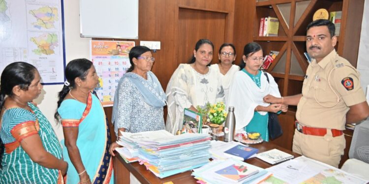 रक्षाबंधनाचा सण केवळ बहिण-भावाच्या प्रेमापुरता मर्यादित न ठेवता, समाजाला एक महत्त्वाचा संदेश देण्यासाठी वंचित बहुजन महिला आघाडीने अनोखा उपक्रम राबवला.