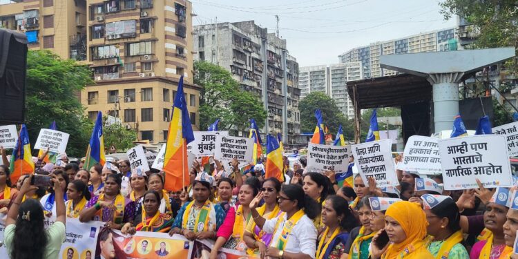 मुंबईतील रखडलेल्या SRA प्रकल्पांमुळे हजारो कुटुंबांचे हाल; वंचित बहुजन आघाडीचा SRA कार्यालयावर विराट मोर्चा