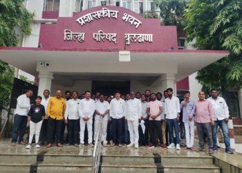जि.प. शाळांची दुरवस्था; शिक्षकांच्या मोबाईल वापरावर बंदीची वंचित बहुजन आघाडीची मागणी