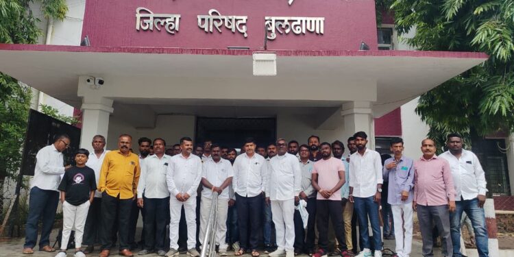 जि.प. शाळांची दुरवस्था; शिक्षकांच्या मोबाईल वापरावर बंदीची वंचित बहुजन आघाडीची मागणी