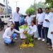 कल्याण-डोंबिवलीच्या रस्त्यांवरील खड्ड्यांची समस्या; 'स्वातंत्र्यदिना'च्या दिवशी झाडे लावून 'वंचित' बहुजन आघाडीचा निषेध