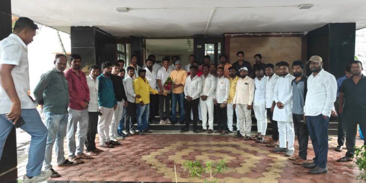 वंचित बहुजन युवा आघाडीच्या सोलापूर जिल्हा बैठकीत तरुणांचा उत्स्फूर्त सहभाग