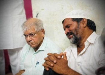 जामनेर येथे सुलेमान पठाणच्या कुटुंबियांची ॲड. प्रकाश आंबेडकर यांनी भेट घेतली