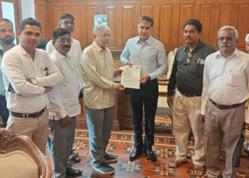 मुंबई म्युनिसिपल कामगार संघाच्या मागणीनंतर पालिका प्रशासन कराराचा पुनर्विचार करणार - प्रकाश आंबेडकर