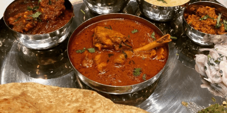 कुणी काय खावे हे तुम्ही कोण सांगणार?