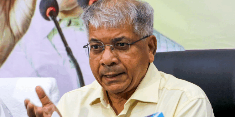 Malegaon Bomb Blast Case : जर कोणी दोषी नसेल, तर सहा जणांना कोणी मारलं? ॲड. प्रकाश आंबेडकर यांचा सवाल!