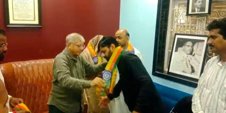 एमआयएम, भीम आर्मीच्या पदाधिकाऱ्यांचा वंचित बहुजन आघाडीत प्रवेश; भिवंडीच्या राजकारणात नवे समीकरण!
