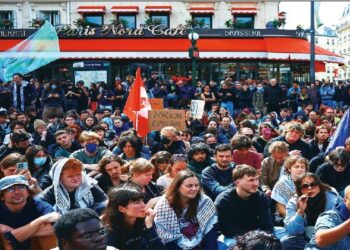 नेपाळनंतर फ्रान्समध्येही जनआंदोलन; माक्राँ यांच्या सरकारविरोधात हिंसाचार