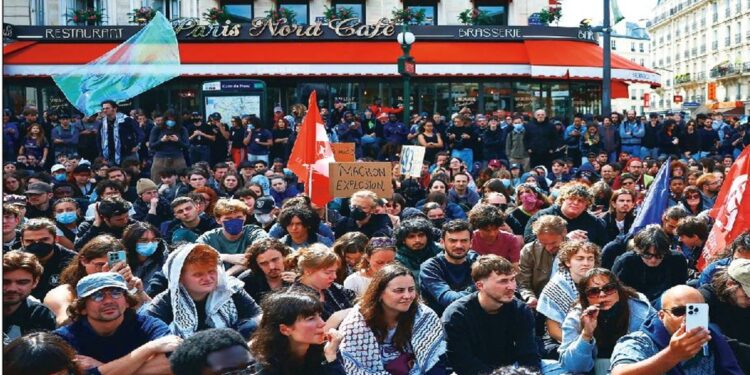 नेपाळनंतर फ्रान्समध्येही जनआंदोलन; माक्राँ यांच्या सरकारविरोधात हिंसाचार