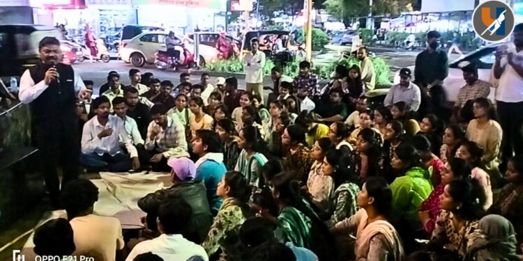 पुण्यात फेलोशिप जाहिरातीबाबत विद्यार्थ्यांचे निषेध आंदोलन; वंचित बहुजन आघाडीचा पाठिंबा