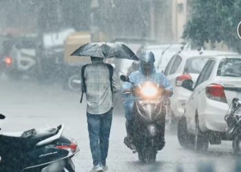 महाराष्ट्रात परतीच्या पावसाचा हाहाकार: मुंबई, पुणे, मराठवाड्यासह विदर्भालाही तडाखा; अनेक जिल्ह्यांना पुराचा फटका