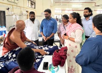 मुंबई विद्यापीठात भंतेजींवर सुरक्षारक्षकांची मारहाण; वंचित बहुजन आघाडीच्या पदाधिकाऱ्यांची रुग्णालयात धाव!