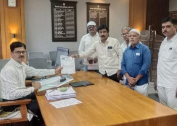 Ahmadnagar : शेतकऱ्यांमध्ये भेद न करता सरसकट नुकसान भरपाई द्यावी : प्रा किसन चव्हाण