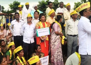 Bhandara Protestसाकोलीत ओबीसी समाजाचा मोर्चा, २ सप्टेंबरचा जीआर जाळून निषेध