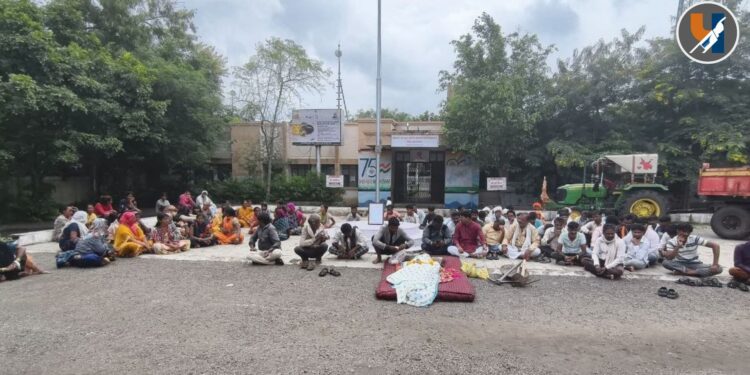 मृत्यूनंतरही जात आडवी येते तेव्हा…