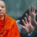 Crime : दिल्लीतील नामांकित मॅनेजमेंट इन्स्टिट्यूटमध्ये १७ विद्यार्थिनींचा लैंगिक छळ; स्वयंघोषित धर्मगुरू चैतन्यानंद फरार