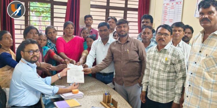Amravati : आशा वर्करच्या मानधन रोखण्याविरोधात वंचित बहुजन युवा आघाडी आक्रमक; तिवसा येथे ठिय्या आंदोलन