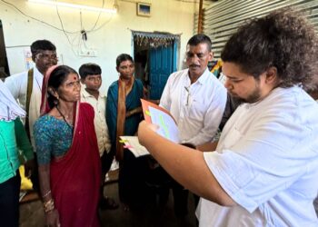 Nanded : सुजात आंबेडकरांची पूरग्रस्त भागांची पाहणी; शेतकऱ्यांशी संवाद साधून नुकसानीचा घेतला आढावा, दिले मदतीचे आश्वासन