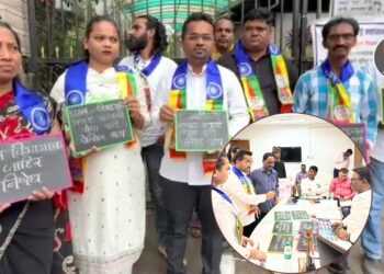 Mumbai : वंचित बहुजन आघाडीचा पाटी–पेन्सिल देऊन सहाय्यक आयुक्तांना अनोखा निषेध