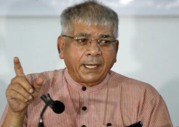 श्रीनगरमधील अशोक स्तंभाच्या तोडफोड प्रकरण : भारत शांततेचा देश, धार्मिक नाही - ॲड. आंबेडकर