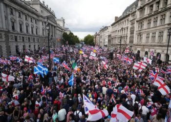 युरोपमध्ये पुन्हा एकदा आंदोलनाचे वारे: लंडनमध्ये 'मेक अमेरिका ग्रेट अगेन' च्या टोप्या, पोलिसांवर हल्ले